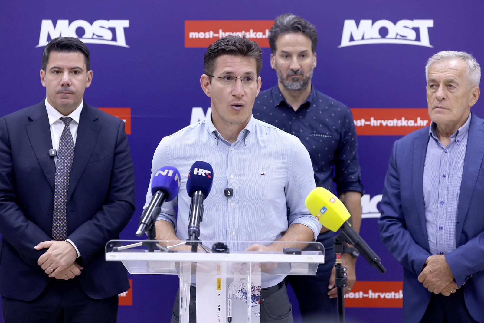 Narodu Like oduzeli su pravo glasa, ali nećemo dopustiti da se zajedno s opasnim otpadom zakopa i ova afera